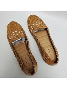 Me Too Yondra18 Tan Woven Basket Slip On Loafers Size 8.5 New